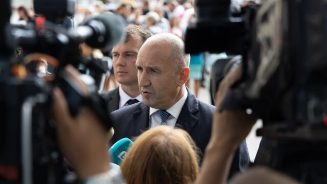 Румен Радев към шефа на НСО: Ще пътувам с личния си автомобил