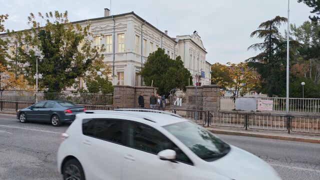 Ученичка от хуманитарната гимназия в Казанлък е нападната и бита от свои връстници