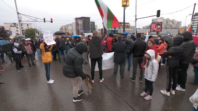 „Не искаме гето в квартала“: Пореден протест на жителите на кв. „Надежда“