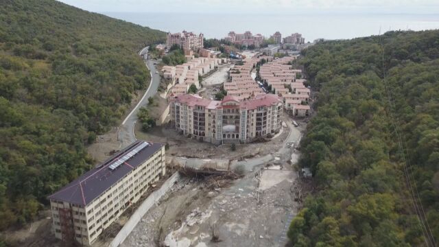 Държавата събаря „Негреско“ в „Елените“: Близо 200 собственици твърдят, че ще загубят апартаменти без вина