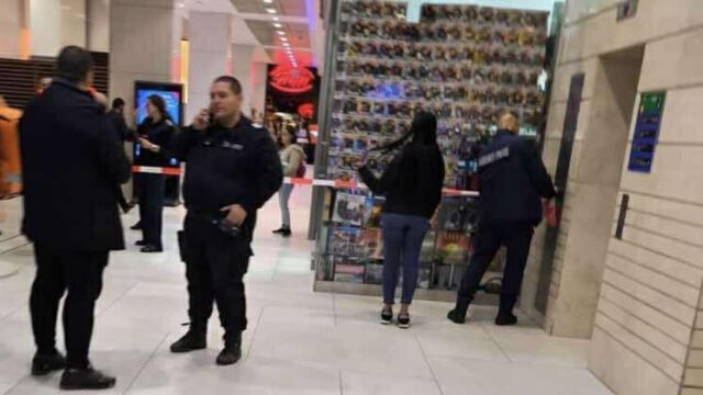 15-годишно момче е намушкано в столичен мол