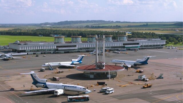 Снимка: Самолет излезе от пистата в Санкт Петербург при аварийно кацане