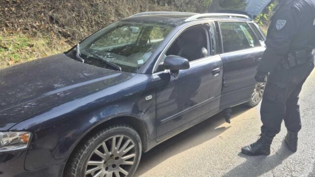 Снимка: Автомобил опитал да избяга от проверка на полицията - оказал се с 9 мигранти 