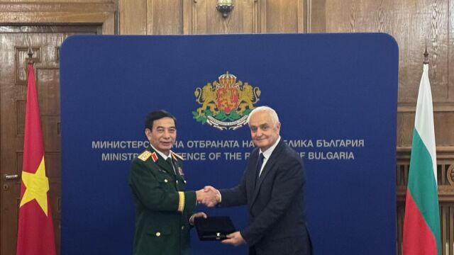 Министрите на отбраната на България и Виетнам обсъдиха партньорството в областта на отбраната