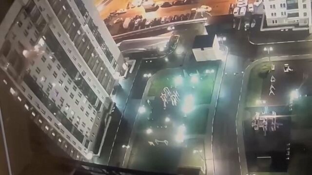 Моментът, в който дрон удря апартамент в Московска област, петима са ранени (ВИДЕО)
