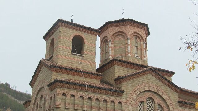 Над 150 000 българи празнуват имен ден: Как отбелязват Димитровден в страната?