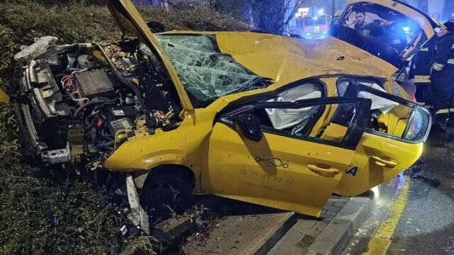 Снимка: Автомобил излетя от мост на „Цариградско шосе“ (ВИДЕО)