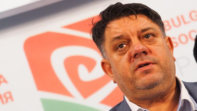 Снимка: Зафиров за ротацията на председателя на НС: Политически акт с технически характер - никой никого не маха