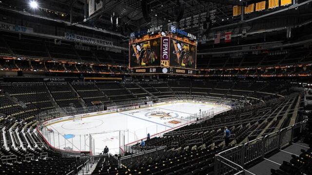 Снимка: Хокеен фен е с опасност за живота след ужасяващо падане от трибуните 