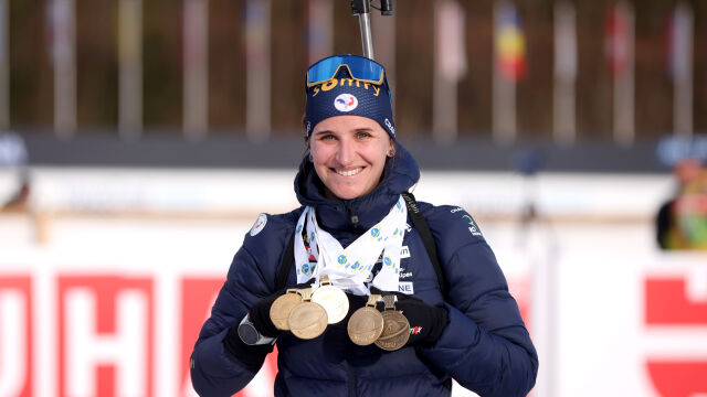 Снимка: Опозорена звезда в биатлона обирала съотборнички