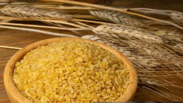 Снимка: Грухана пшеница и булгур за Задушница: Кое е по-здравословно?