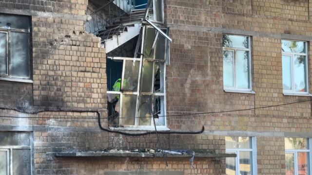Снимка: Руски дрон се вряза в училище в Киев: Москва отправи ядрена заплаха към НАТО