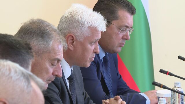 Снимка: Самолет Су-25 се включва в търсенето на оцелели от потъналия кораб в български води