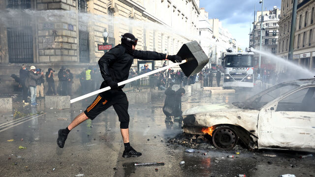 Снимка: Френският премиер след ескалацията на протестите: Франция няма да се остави да бъде сплашена чрез насилие