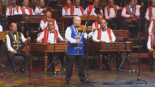 Снимка: Световноизвестният оркестър „100 унгарски цигулки“: Очакваме ви с нетърпение! До скоро в София!