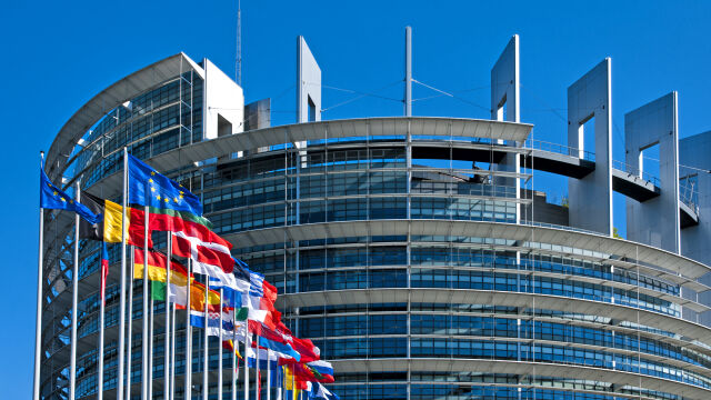 Европарламентът критикува България за реакцията ѝ срещу Русия и призова за военноморска операция в Черно море