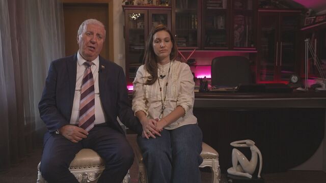 Снимка: Кандидат-президентите отварят врати: В дома на Александър Томов и неговото семейство