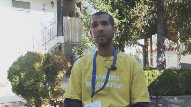 Снимка: На две колела, между бедността и надеждата: Здравният медиатор Марко Тодоров, без когото мнозина са изгубени