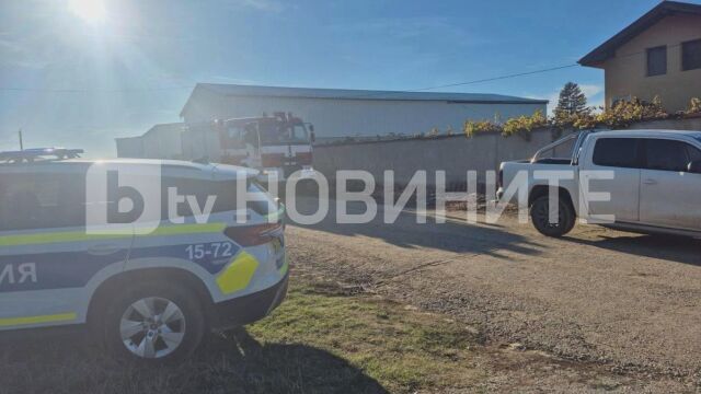 Малък самолет се разби в двора на къща край Плевен, загина 22-годишният пилот
