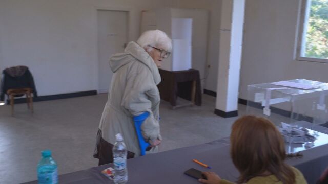 Снимка: „Това не е за шашави хора като мен“: 90-годишна жена 