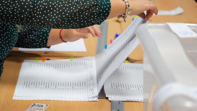 Снимка: Човек гласува три пъти: Как стана възможно това и какви други изборни нарушения имаше? (ОБЗОР)