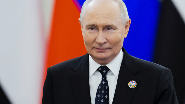 Снимка: Путин се опитва да ухажва африканските лидери на пищна среща на върха