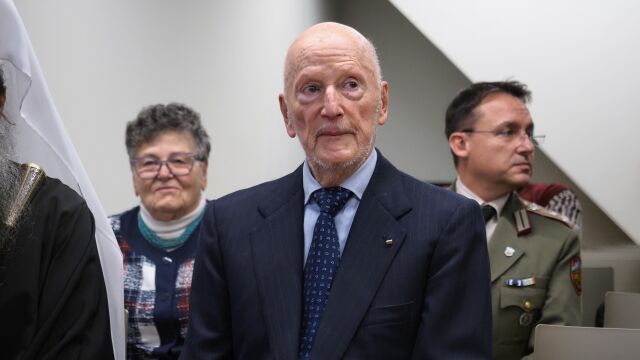 Снимка: 30 години от завръщането на Симеон Сакскобургготски в България след 50-годишно изгнание