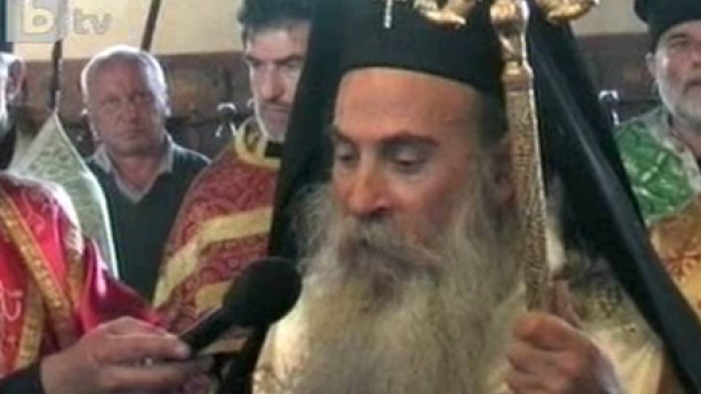 Снимка: Стотици посрещнаха частица от кръста, на който е разпнат Христос