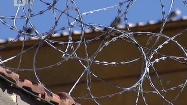 Снимка: Задържаха с подкуп охранител от плевенския затвор  