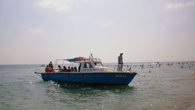 Снимка: Четирима души загинаха, след като лодка потъна в Ламанша