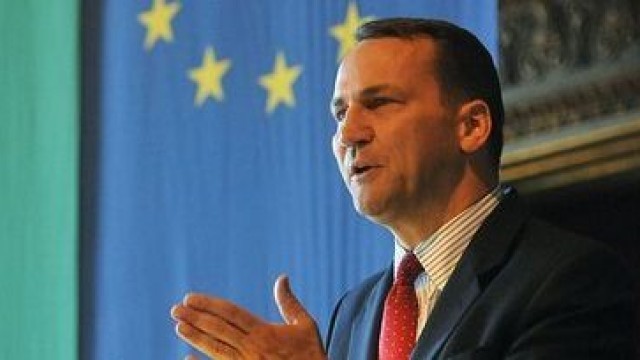 Снимка: СРС може да коства еврокариерата на полския външен министър