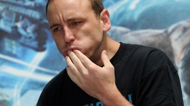Снимка: Челюстите счупи рекорда за бързо ядене на крилца