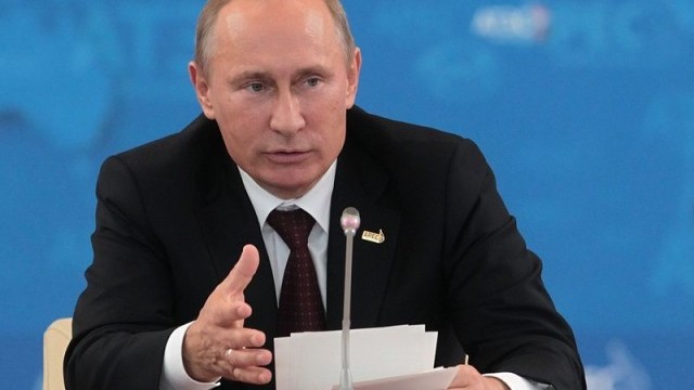 Снимка: Владимир Путин и Джон Кери на „необичайна” среща