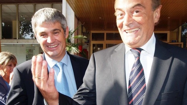 Снимка: След като отложи дело, варненският кмет откри кампания