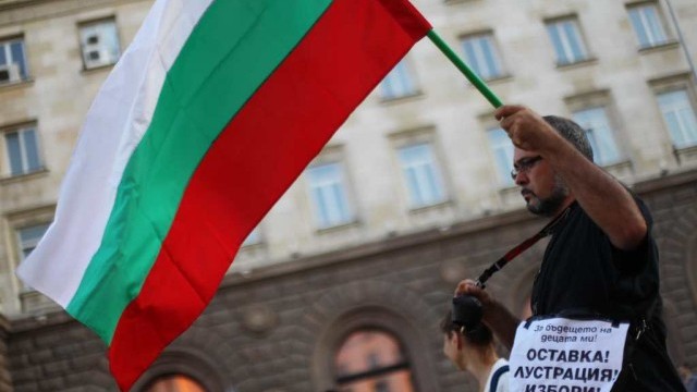 Снимка: Нечути и неразбрани хората-факли са симптоматични за отиващата си година