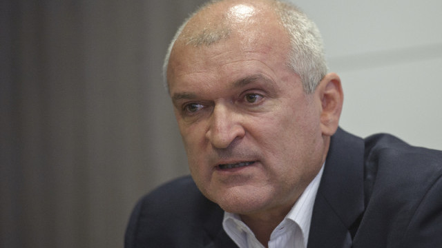 Снимка: ГЕРБ атакува кабинета и заради бежанците