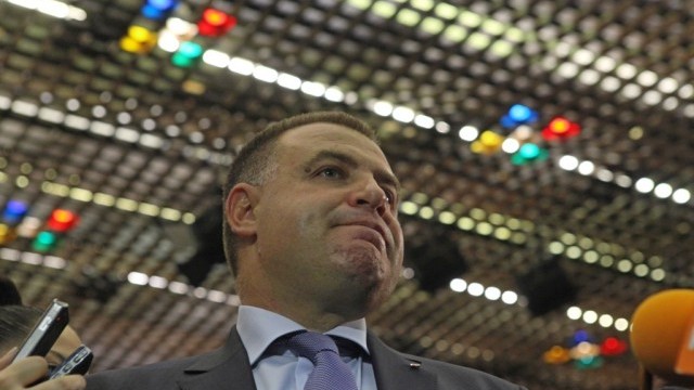 Снимка: Найденов постави „щит” пред Димитров след атаката с дървесина
