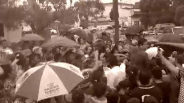 Снимка: Наркокартелите в Мексико помагат на пострадалите от ураганите /ВИДЕО/