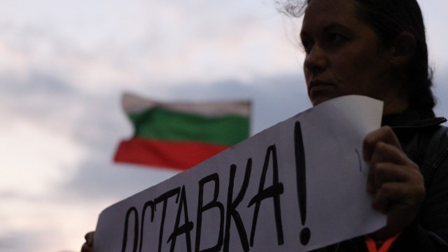 Снимка: 76% от българите чакат предсрочни избори