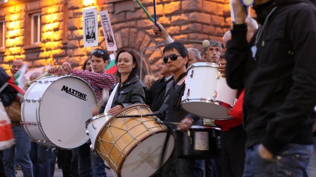 Снимка: „Кой предложи, кой предложи, кой кой кой” на 107-ия протестен ден