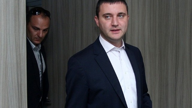 Снимка: ГЕРБ участва в заседание по вота само след спешно завръщане на 