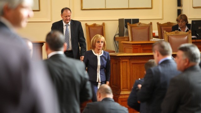 Снимка: Скандал и викове 
