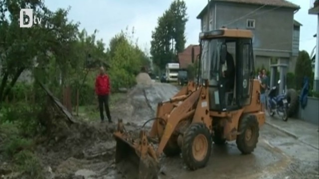 Снимка: Дъжд като при потоп заля село Горна Росица