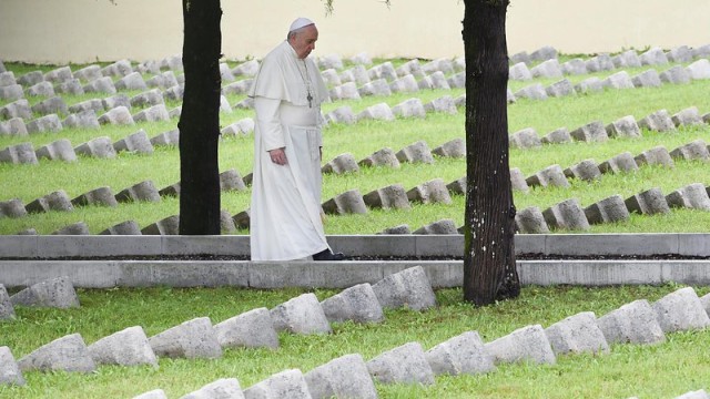 Папа Франциск отговаря добре на терапията за лечение на двустранна