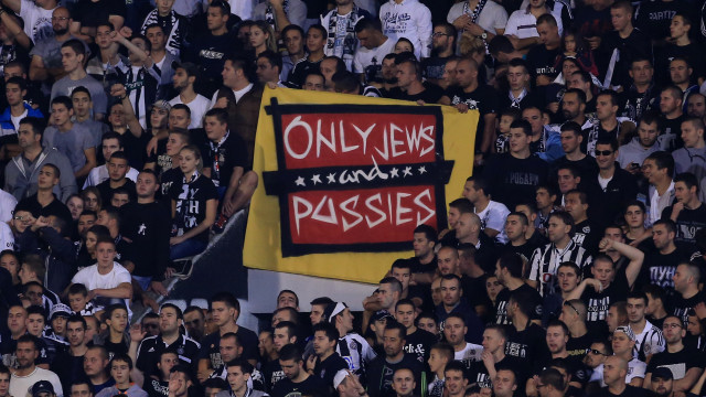 Снимка: Тотнъм се оплака от анти-семитски плакат в Белград