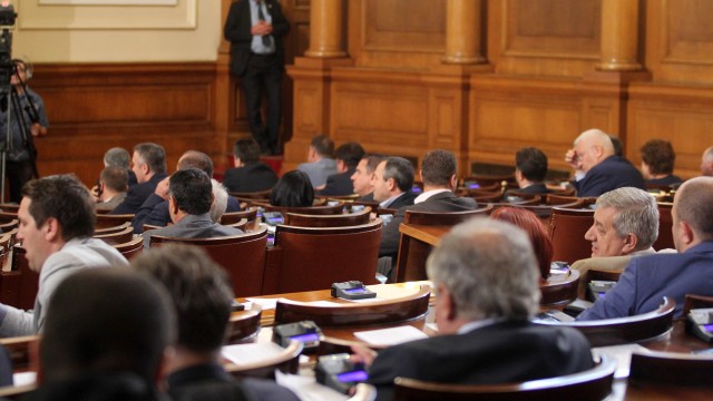 Снимка: С минута мълчание започна работата на парламента