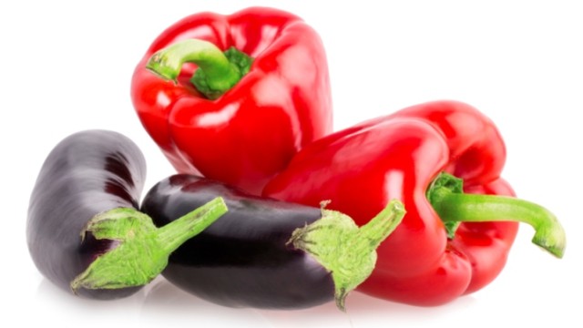 Снимка: Вкусен микс от печени патладжани, чушки и моркови за зимата