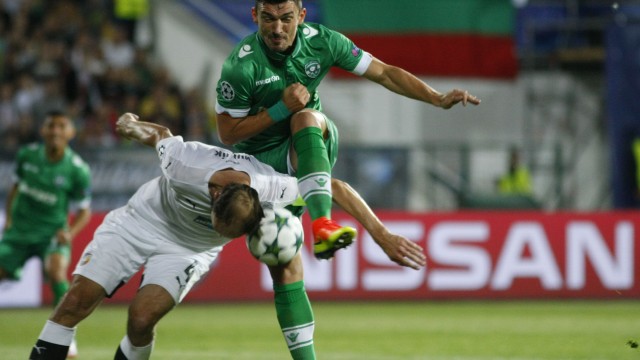 Снимка: Кешерю излиза с маска срещу 