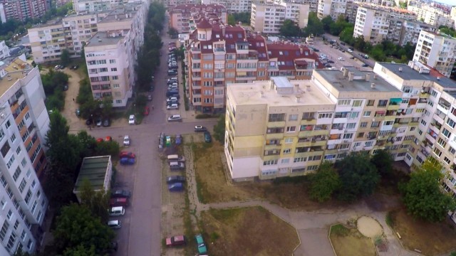 Снимка: Граждани излизат на протест срещу застрояването в София