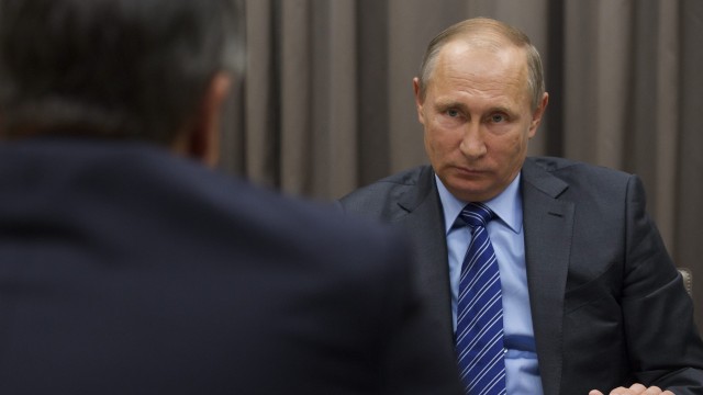 Снимка: Владимир Путин иска САЩ да пазят хуманитарните конвои в Сирия